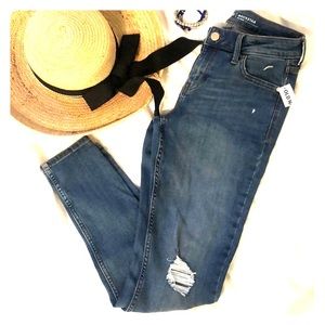 🎄Old Navy Distressed Skinny Jeans